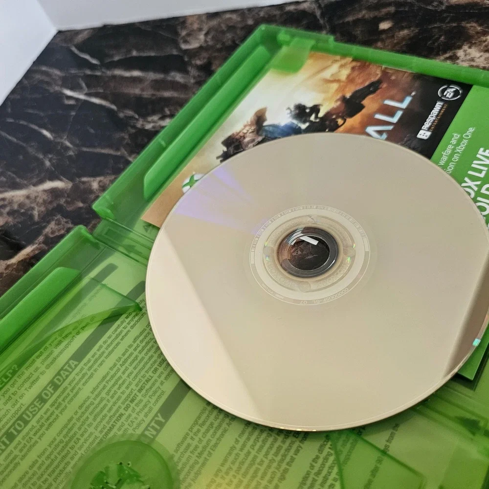 Titanfall Xbox One Video Game Respawn Entertainment EA Microsoft 2014 Disc Case